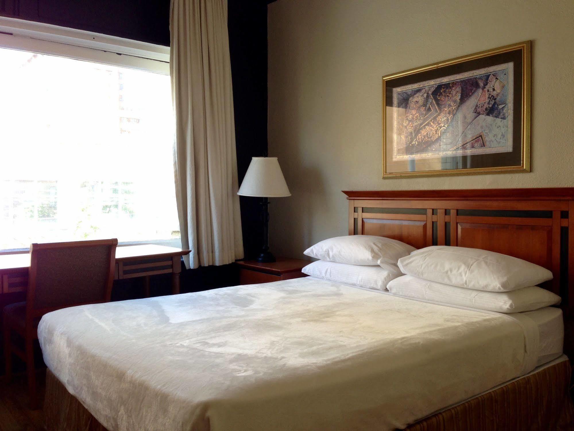 Hotel Ambassador Vancouver Extérieur photo
