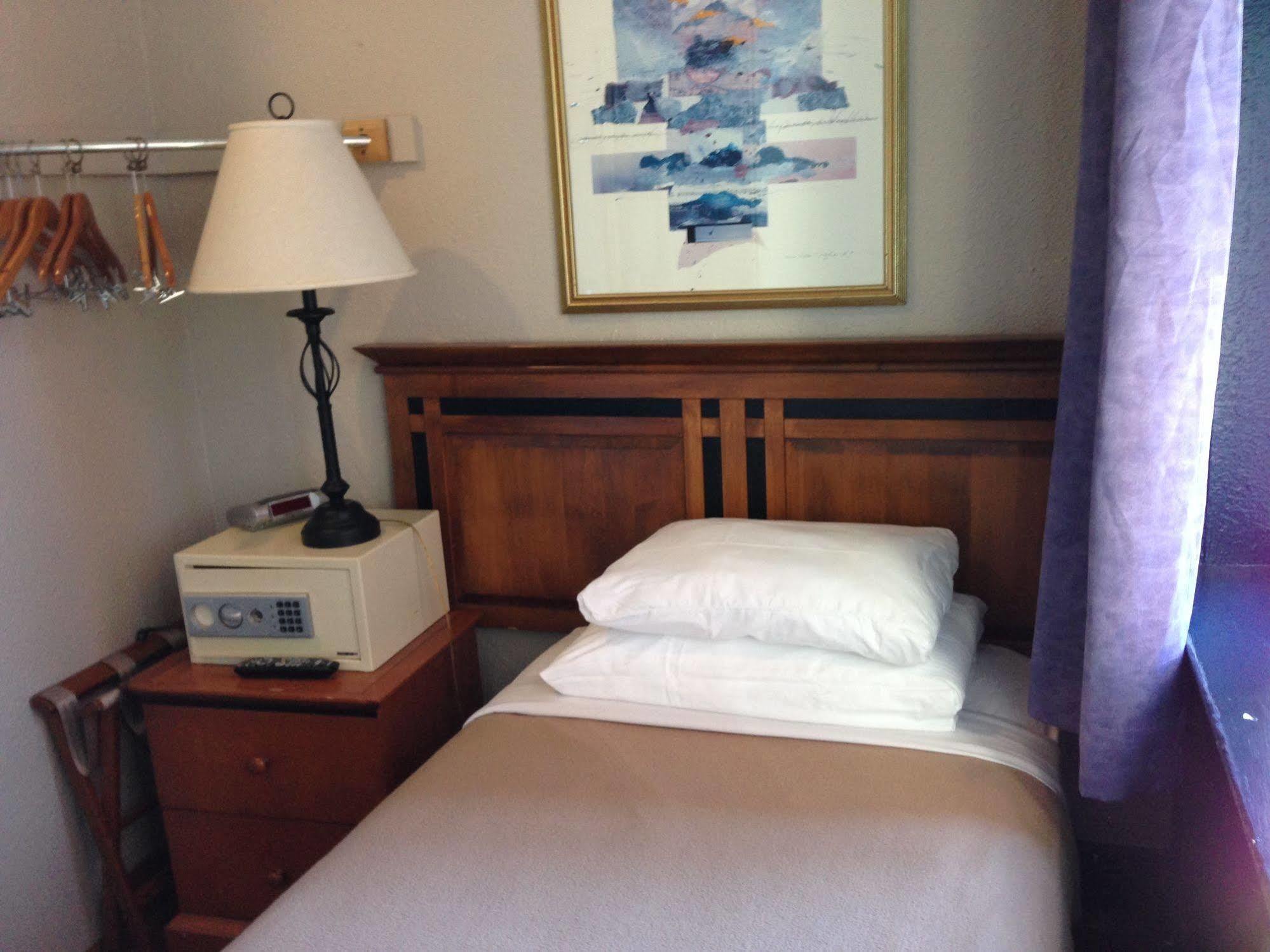 Hotel Ambassador Vancouver Extérieur photo
