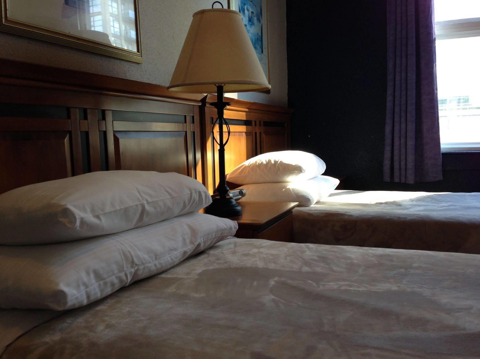 Hotel Ambassador Vancouver Extérieur photo