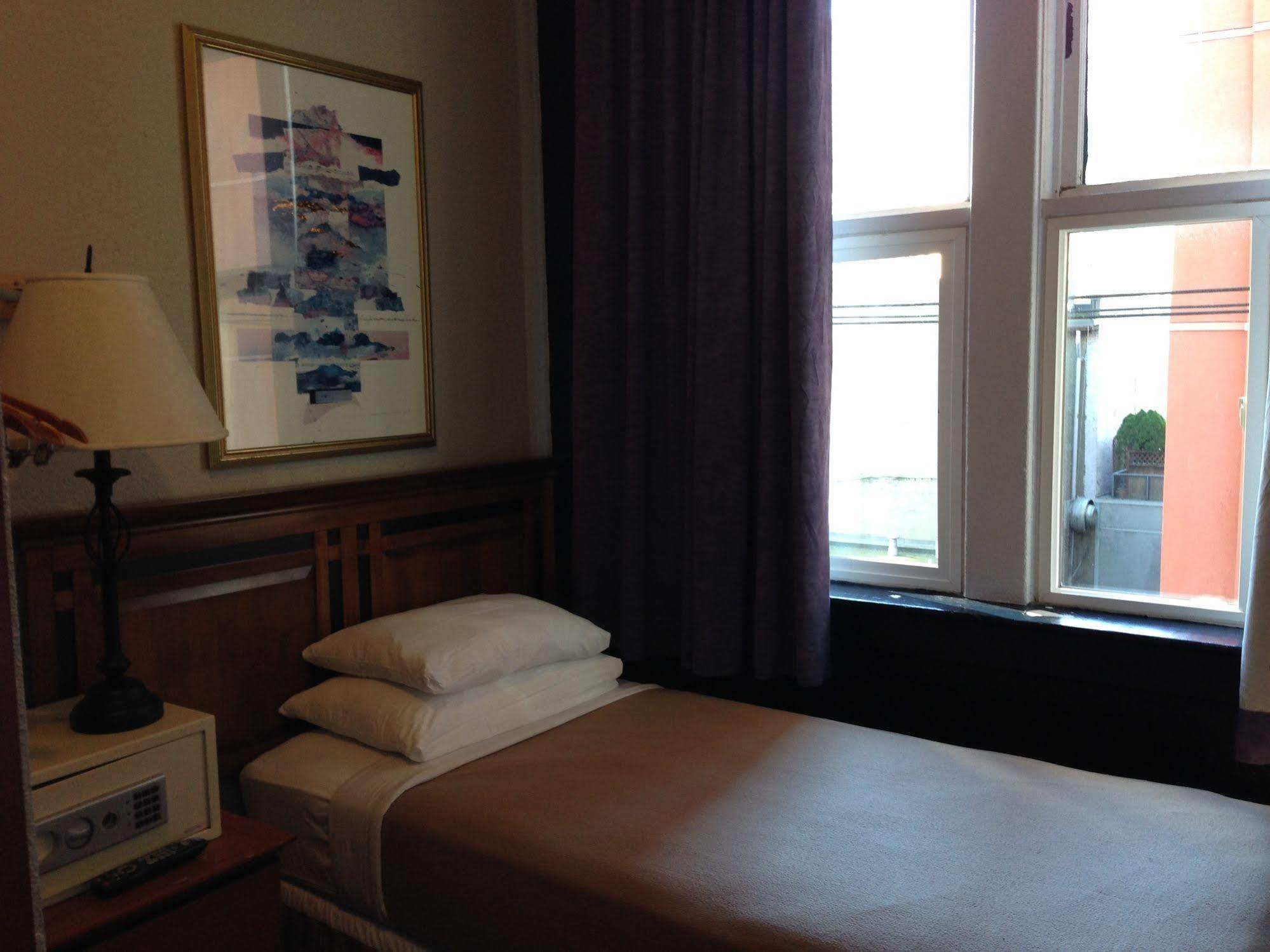 Hotel Ambassador Vancouver Extérieur photo