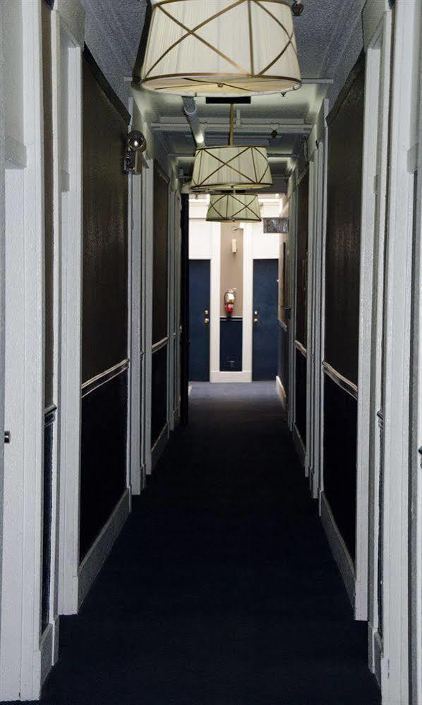 Hotel Ambassador Vancouver Extérieur photo